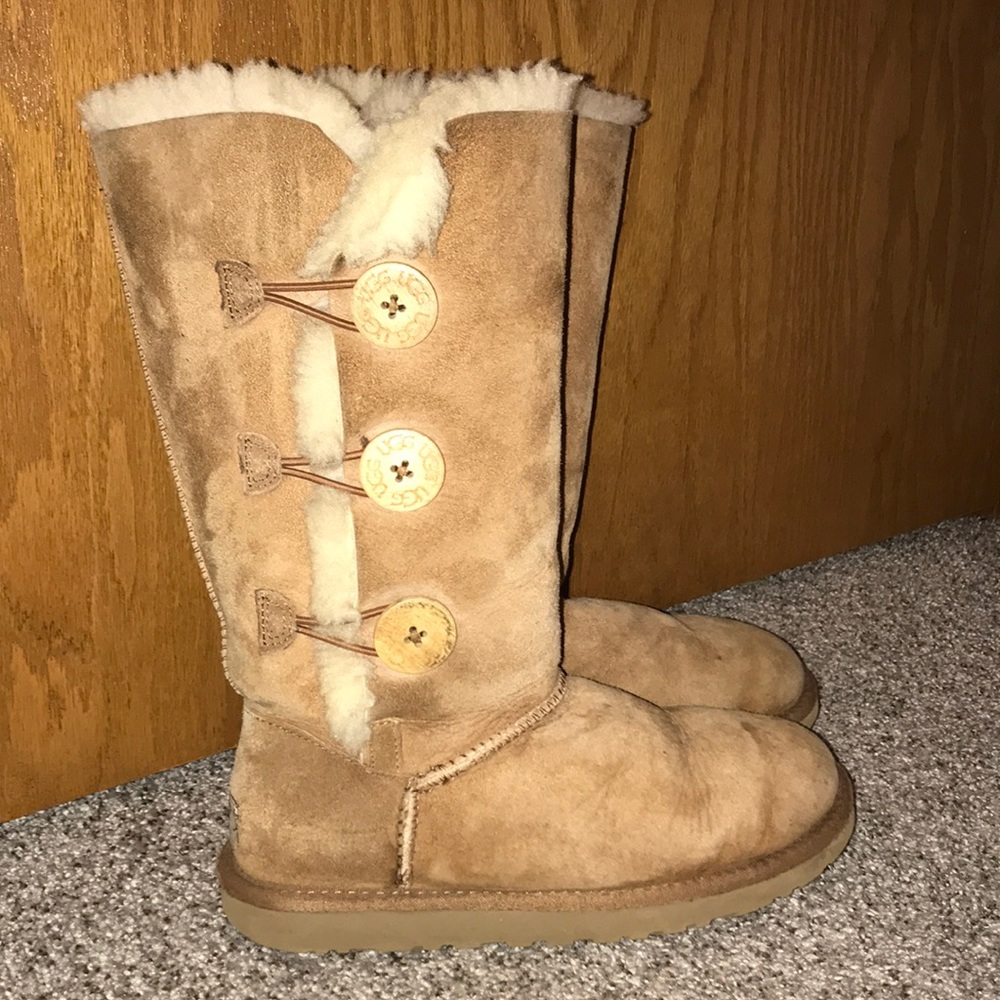 tan colored uggs